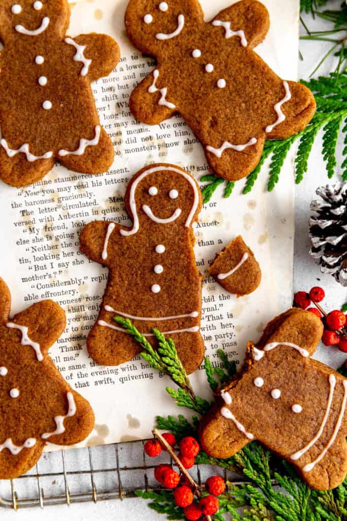 Gingerbread girl cookie with a broken off arm.