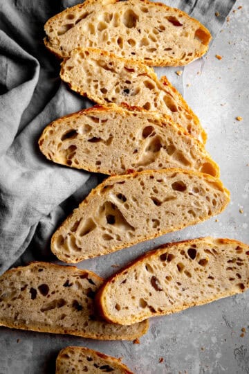 Slices of bread laid out on a linen napkin.