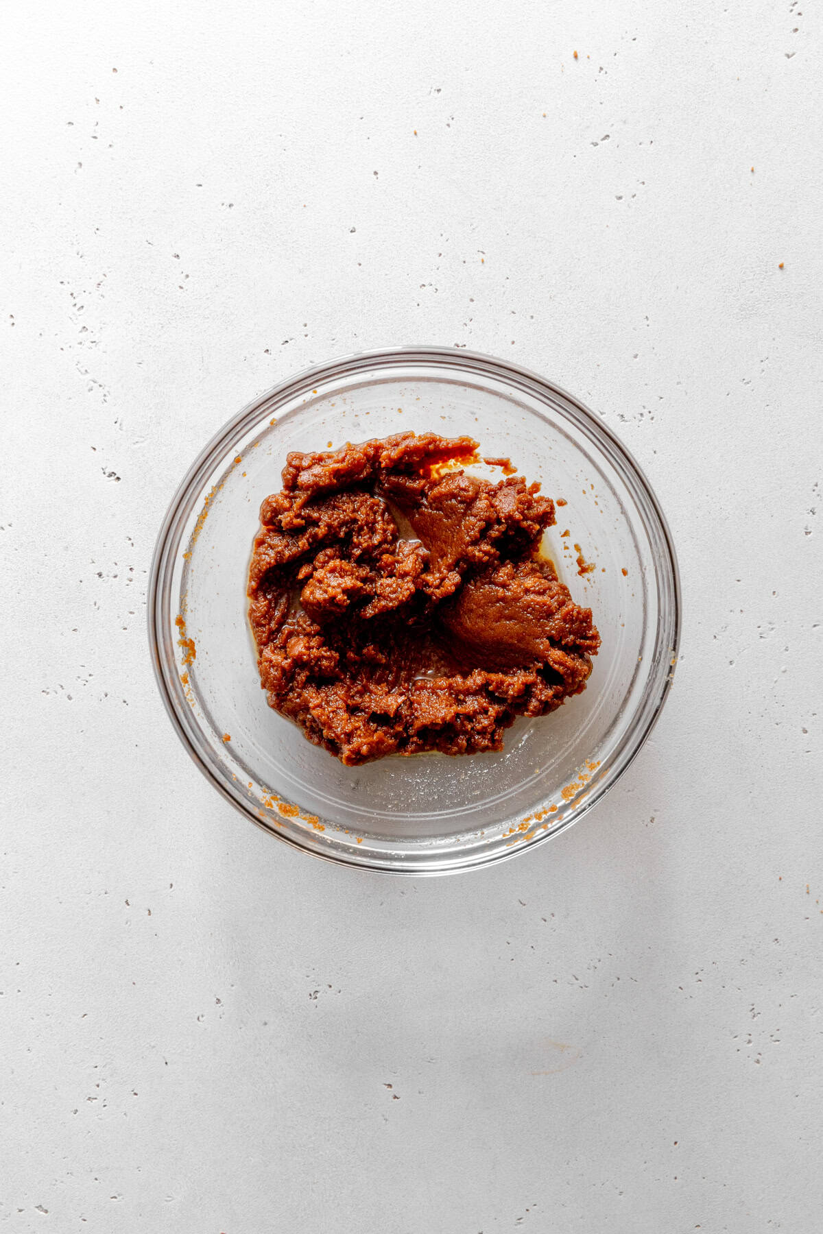 Glass bowl of smashed speculoos cookies.